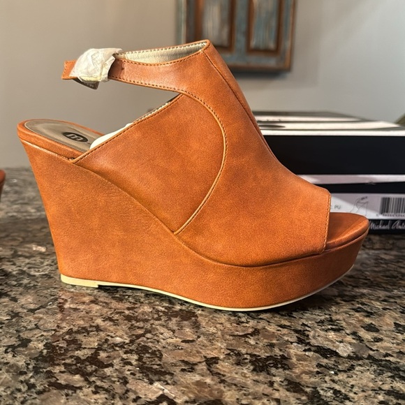 Michael Antonio cognac wedge peep toe NIB 7.5 - Picture 7 of 11